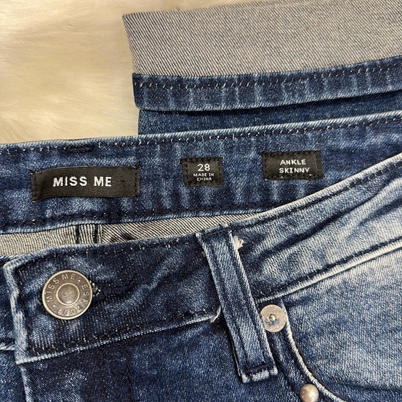 Md. Blue skinny jeans with bling size 28 - Picture 4 of 17